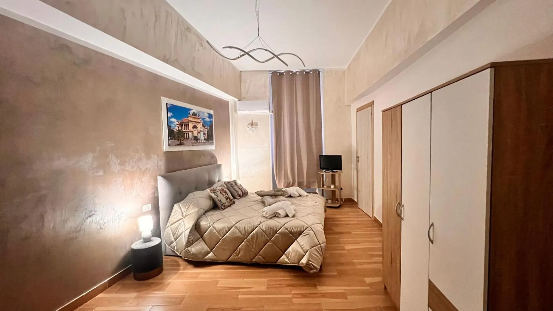 Monteleone Centro Apartment Palermo Italy